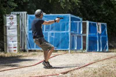 Bitonto, in un'ex cava si pratica il "tiro dinamico": �Non basta saper sparare, serve velocit�